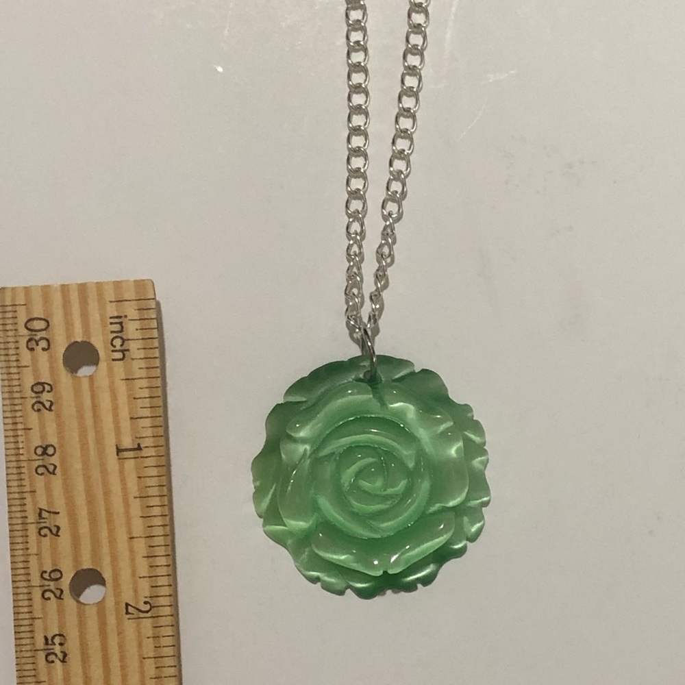 Green flower necklace